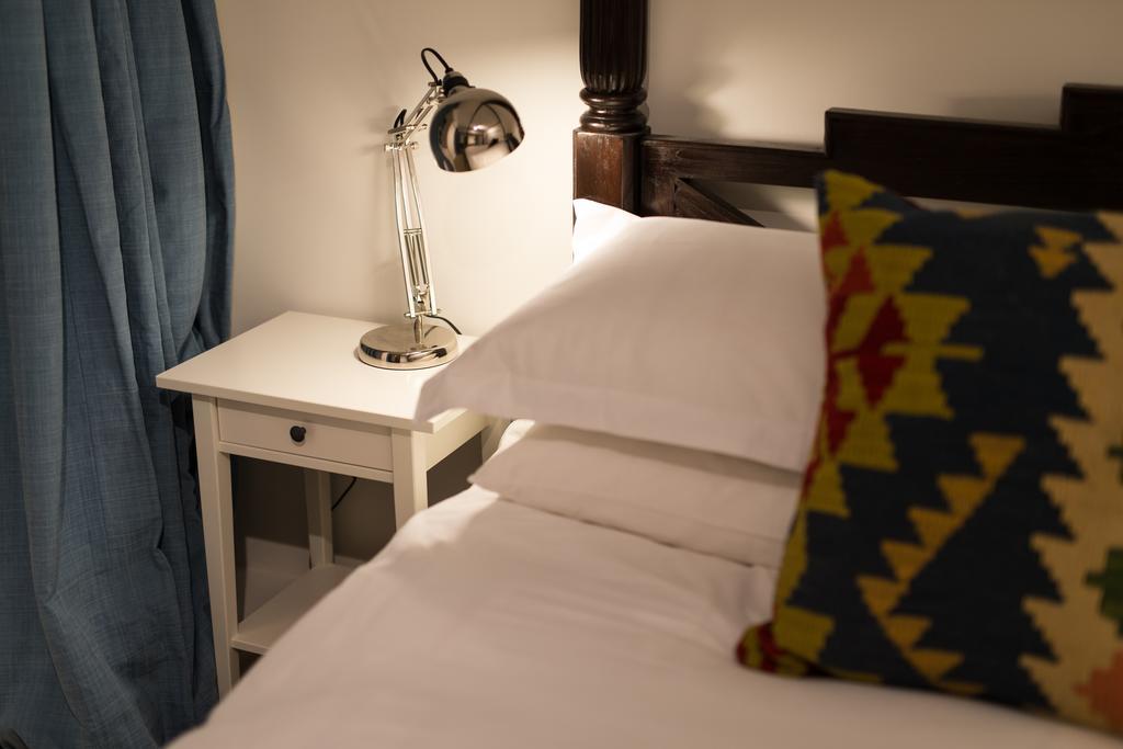 Bed and Breakfast The Holford Arms Тетбері Екстер'єр фото