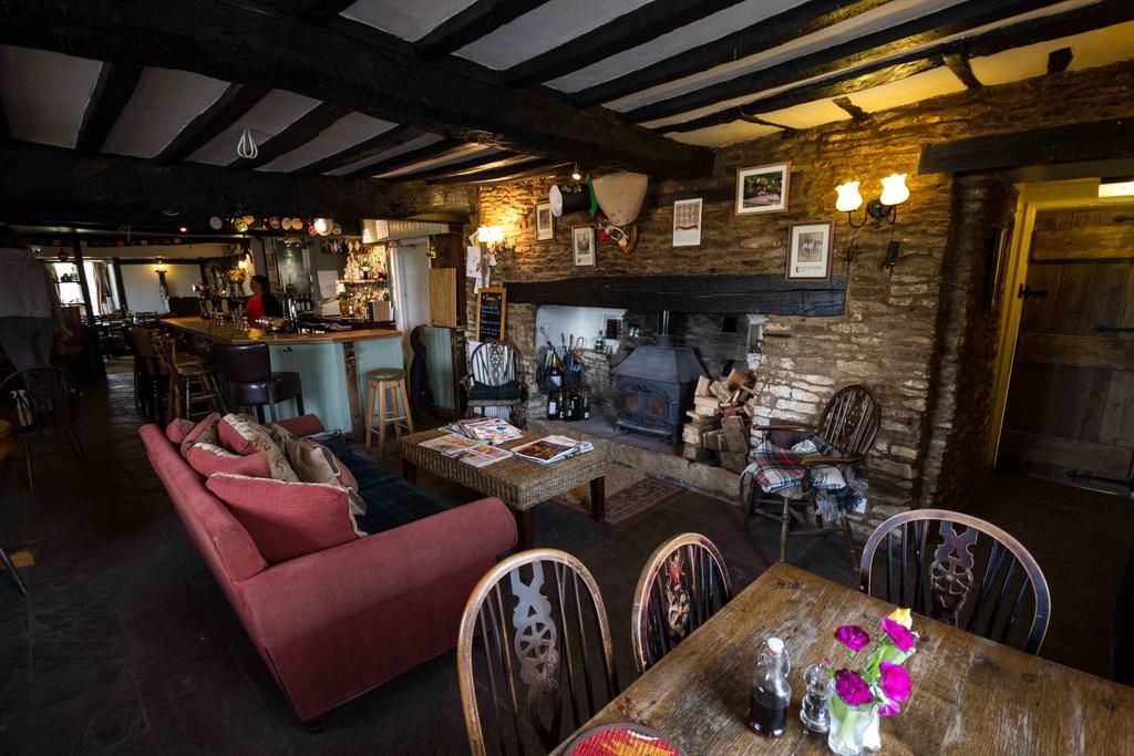 Bed and Breakfast The Holford Arms Тетбері Екстер'єр фото