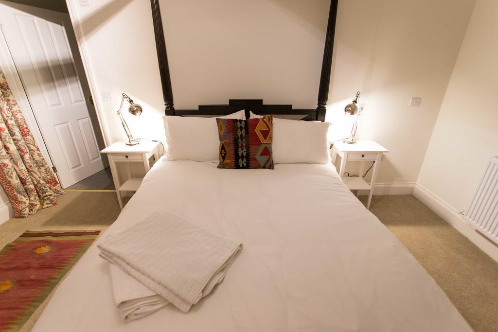 Bed and Breakfast The Holford Arms Тетбері Екстер'єр фото